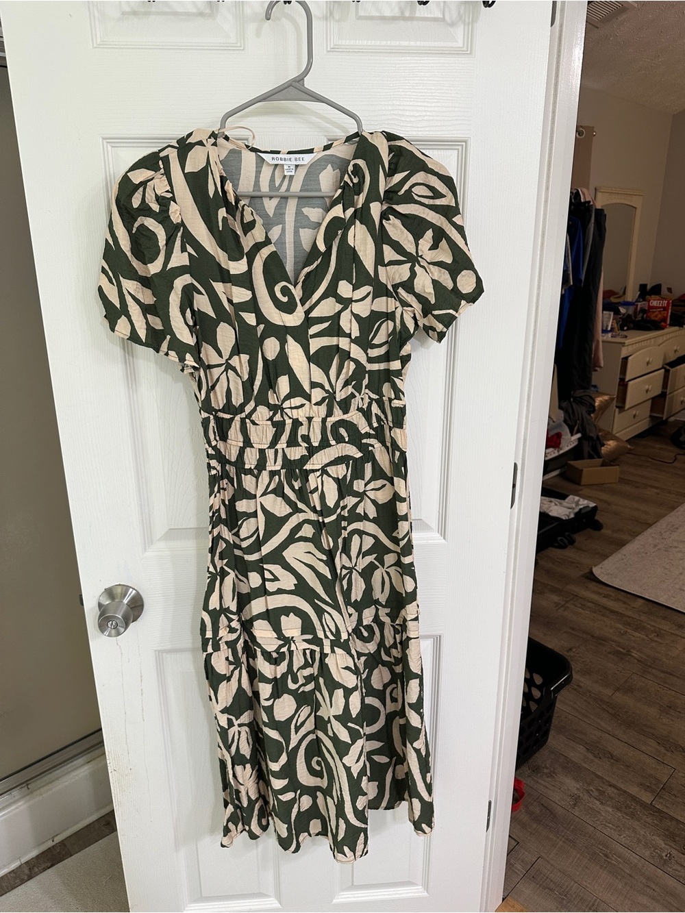 Robbie Bee Green & Cream Floral Midi Dress